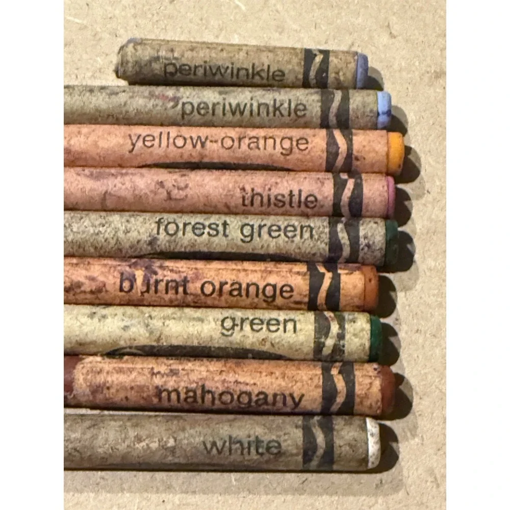 Vtg Crayola Binney & Smith 8‎ Crayons White Mahogany Green Thistle Yellow Orange